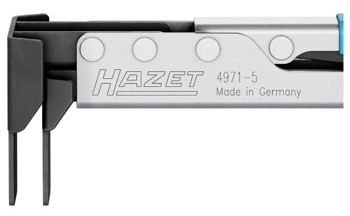 'HAZET 4971-5' tekst op een metalen gereedschapsdeel, gelabeld 'Gemaakt in Duitsland'. Het gereedschap heeft een robuust ontwerp met zichtbare klinknagels.