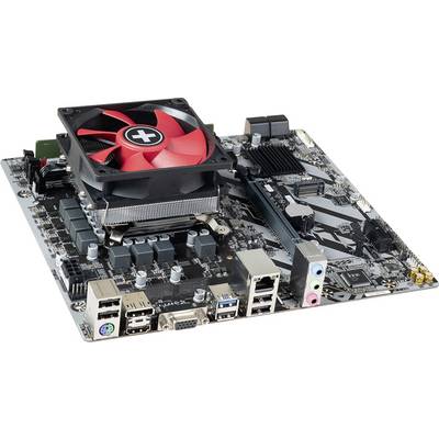 Een computermoederbord met een rode en zwarte koelventilator geïnstalleerd. Zichtbare poorten zijn USB, audiojacks en netwerkverbindingen.