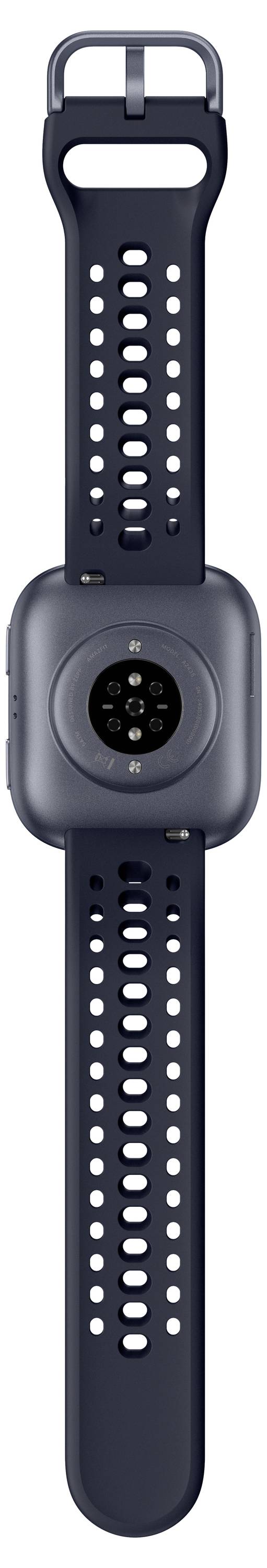 Achteraanzicht van een donkere smartwatch met geperforeerde band en sensor op de behuizing, die fitnesstrack-functies aangeeft.