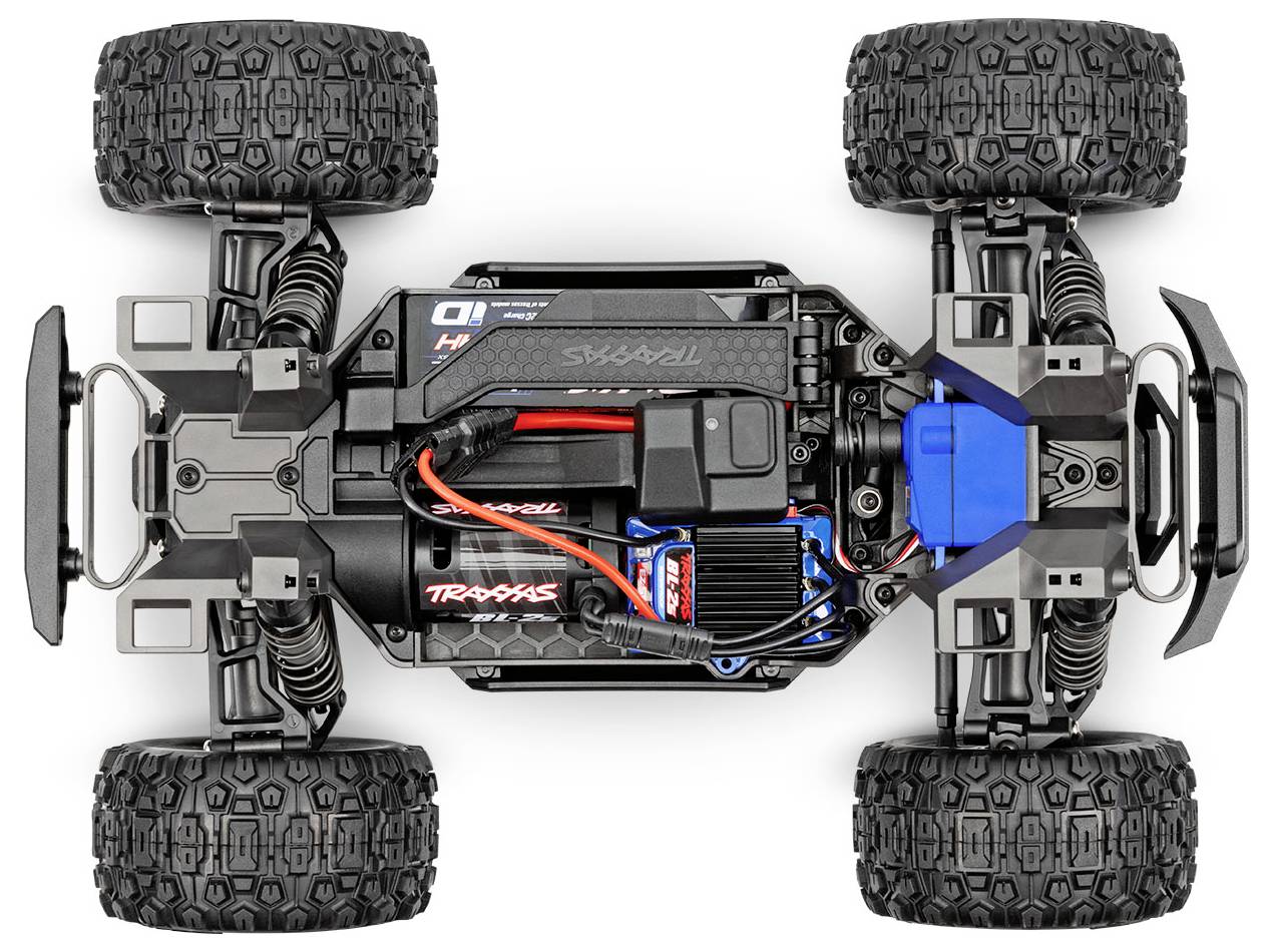 'Bovenaanzicht van een off-road radiografisch bestuurbare auto-chassis, met grote grove banden, zichtbare motorcomponenten en bedrading.'