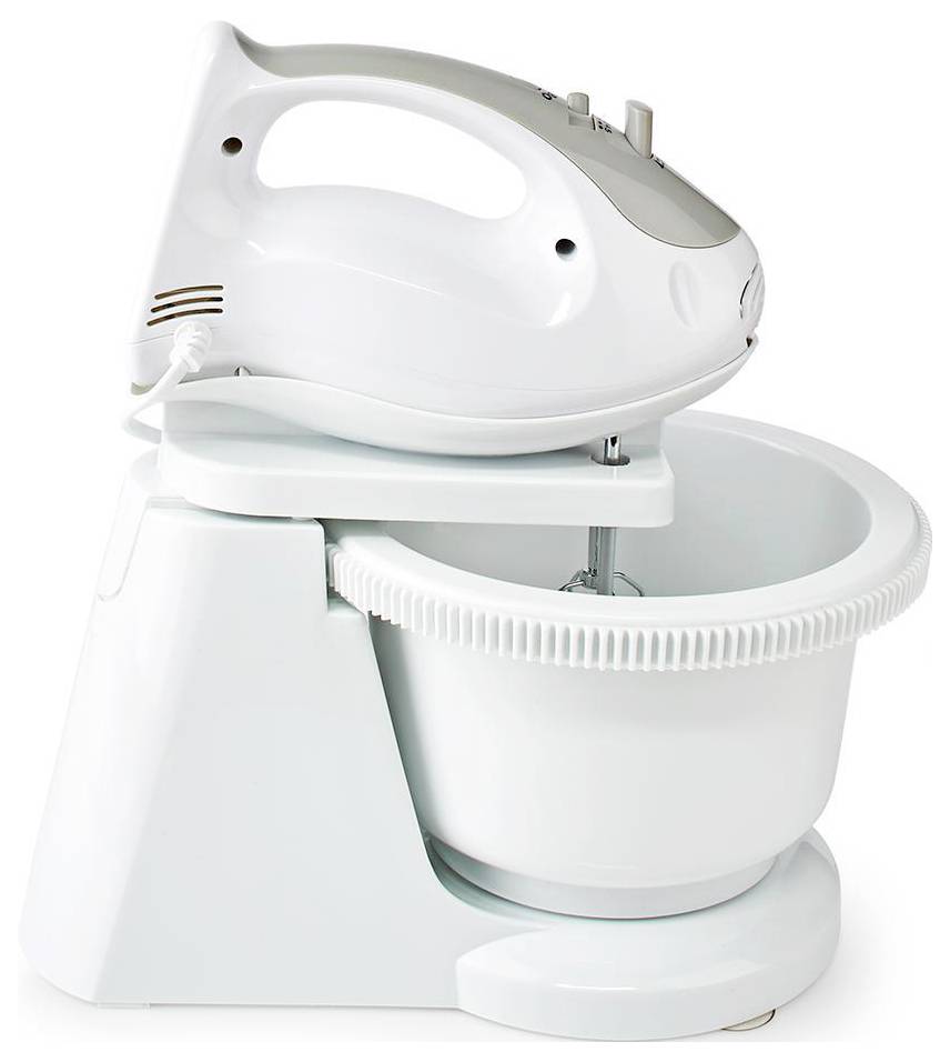 Een witte elektrische standmixer met een grote mengkom, voorzien van een handmixer die is bevestigd aan de standaard.