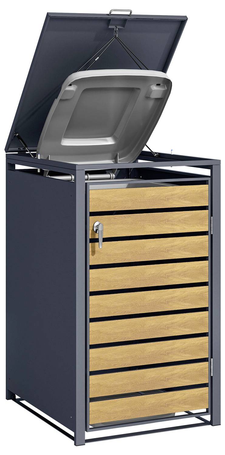 Hoge buitenprullenbak met een donker metalen frame en houten latten. Het deksel staat open, waardoor een grijze container zichtbaar is.