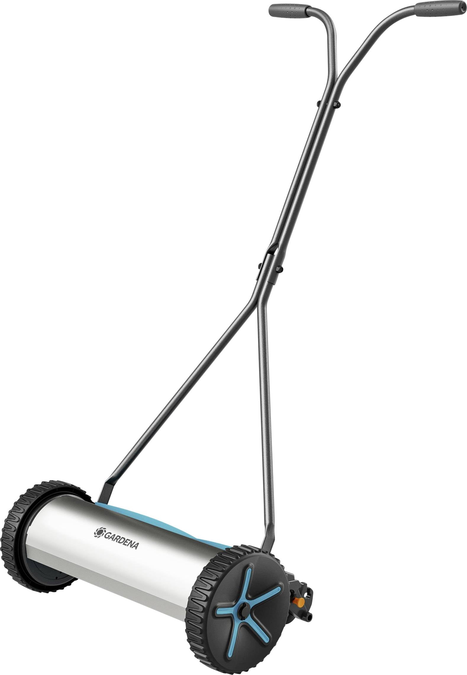 Een handmatige grasmaaier met een cilindrische snijrol, twee zwarte wielen en een eenvoudig metalen handvat. Geschikt voor kleine gazons.
