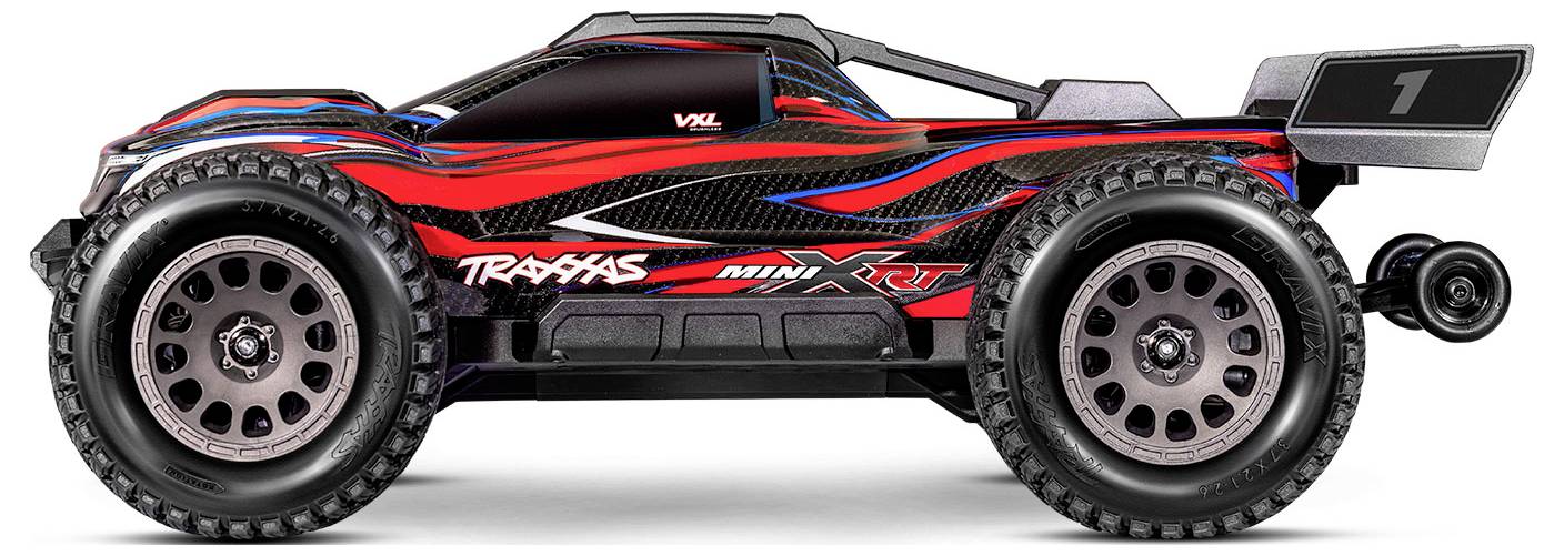 Een rode en zwarte afstandsbediende auto met blauwe accenten, voorzien van grote robuuste banden en een spoiler, gelabeld 'VXL' en 'Traxxas Mini X'.