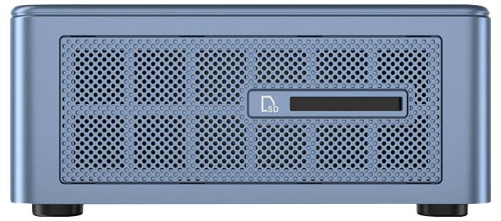Een kleine, blauwe computerserver met een geperforeerd voorpaneel en een sleuf gemarkeerd met 'SD', wat de mogelijkheid tot mediaopslag aangeeft.