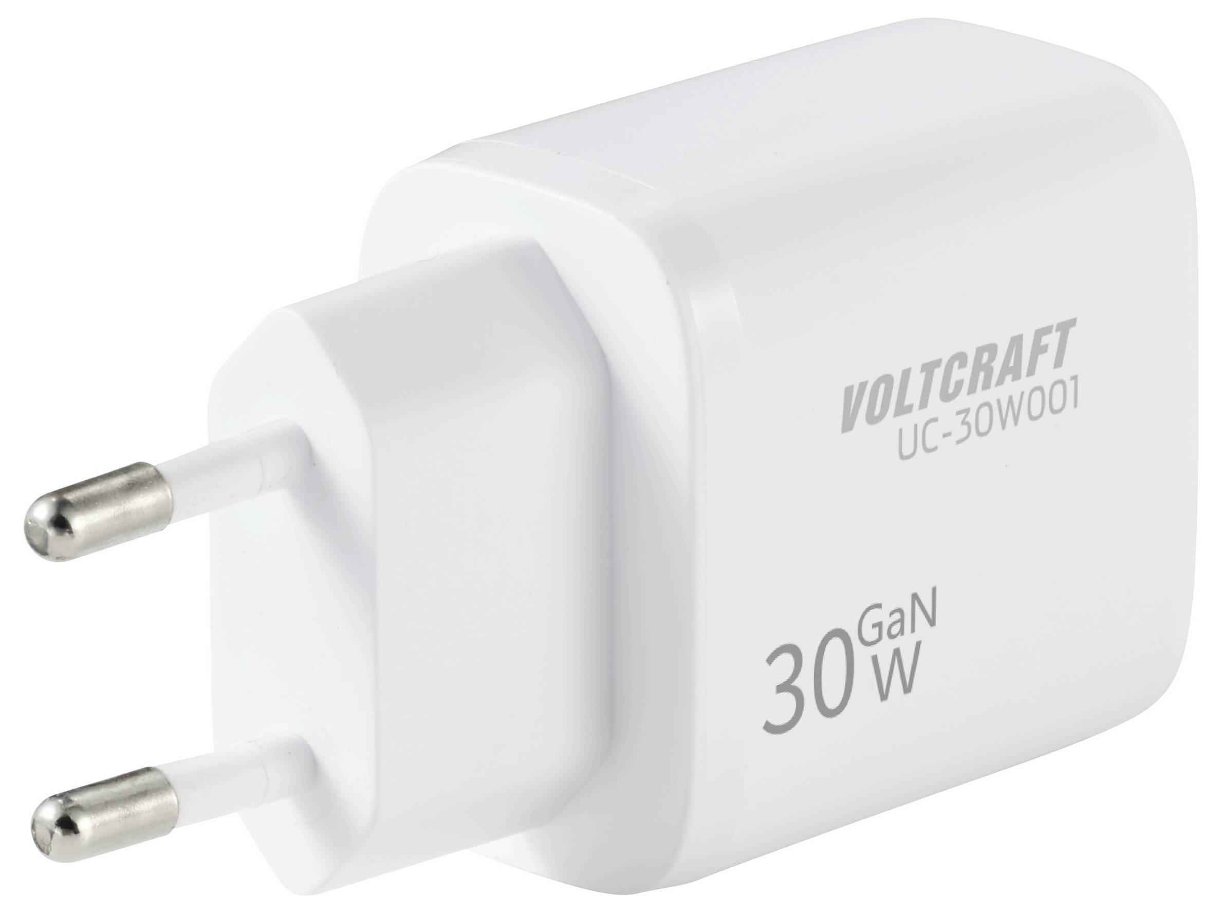 Een witte Voltcraft 30W GaN-lader met Europese stekkerpennen, gelabeld 'UC-30W001', ontworpen voor efficiënt en compact opladen.
