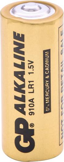 Een close-up van een gouden alkaline batterij met het label 'GP ALKALINE 910A LR1 1.5V', met daarnaast de vermelding '0% kwik & cadmium'.