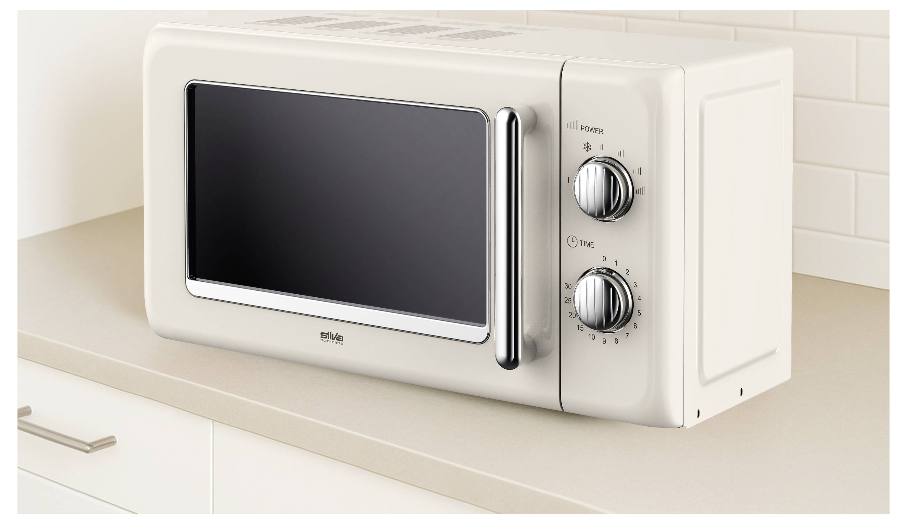 Een beige magnetron met twee draaiknoppen voor instellingen staat op een licht gekleurd aanrecht tegen een betegelde achterwand.