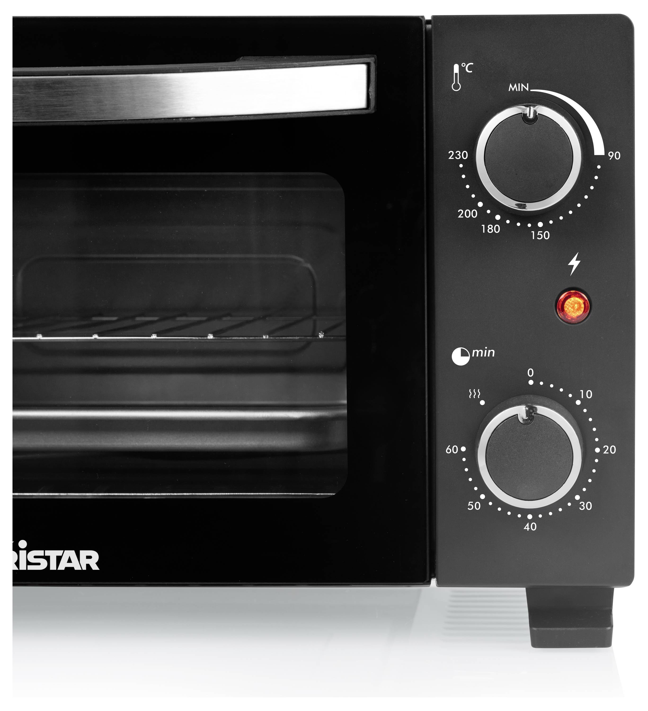 Een zwarte oven met temperatuur- en tijdklokken, een verwarmingsindicatielampje en een zichtbaar metalen rooster aan de binnenkant.