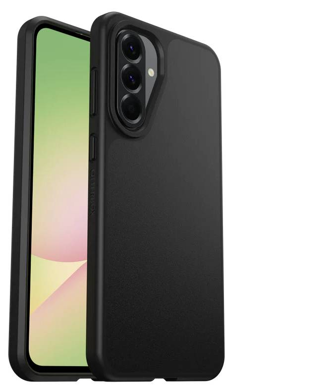 Zwarte smartphone in een beschermhoes van voor en achter weergegeven, met driedubbele achteracamera's zichtbaar aan de achterkant.
