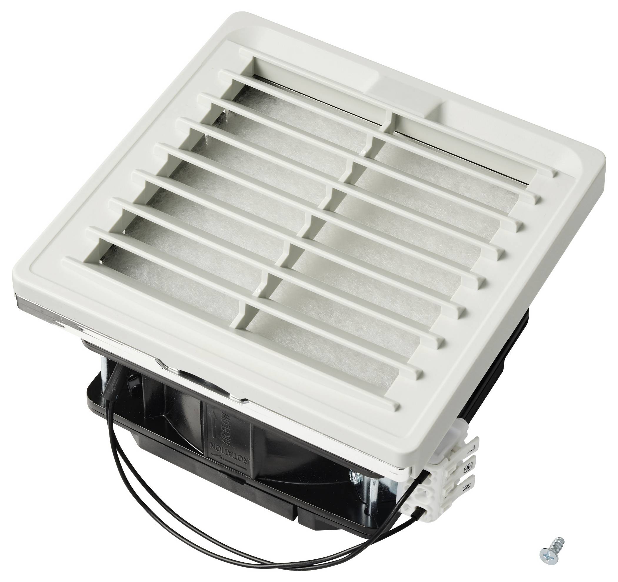 Een witte, vierkante ventilator met rooster en bevestigingsmateriaal, gezien vanuit een hoek.