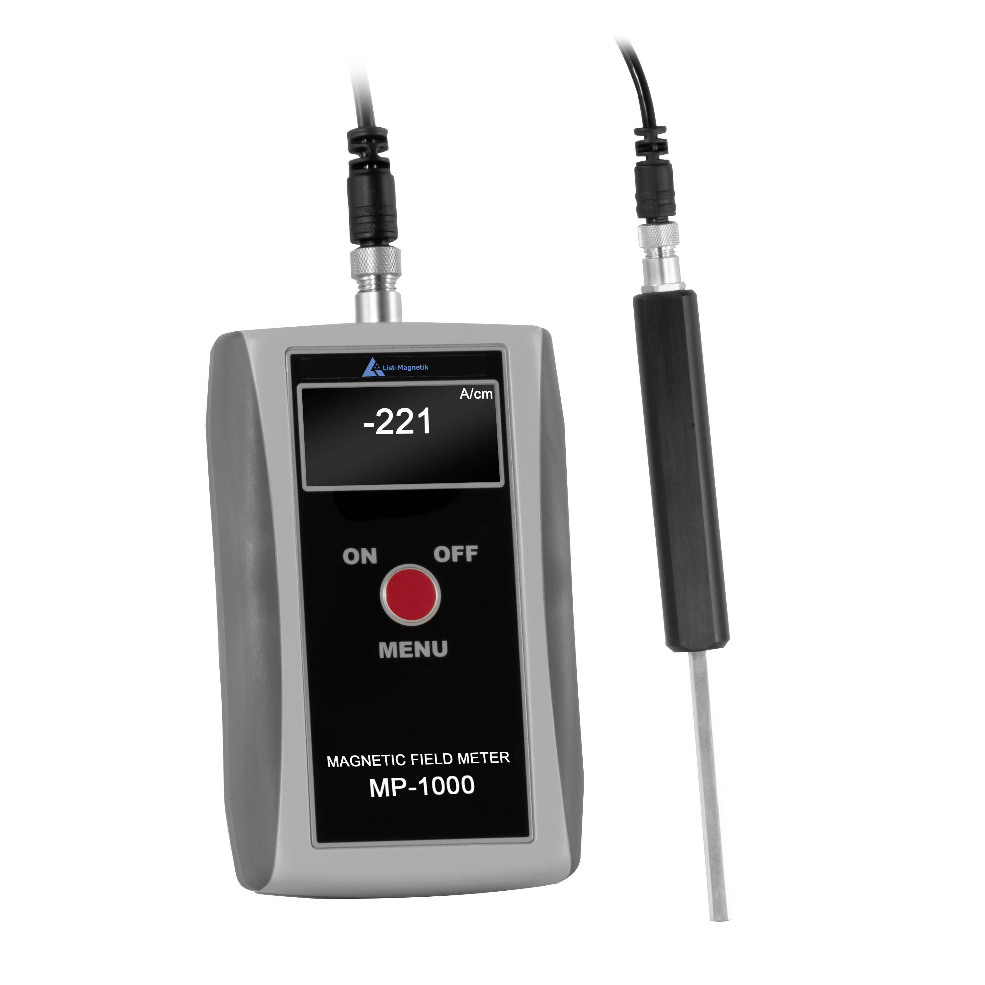 Handheld magnetische veldmeter met label 'MP-1000' met weergave '-221 A/cm', met een probe verbonden door kabel.