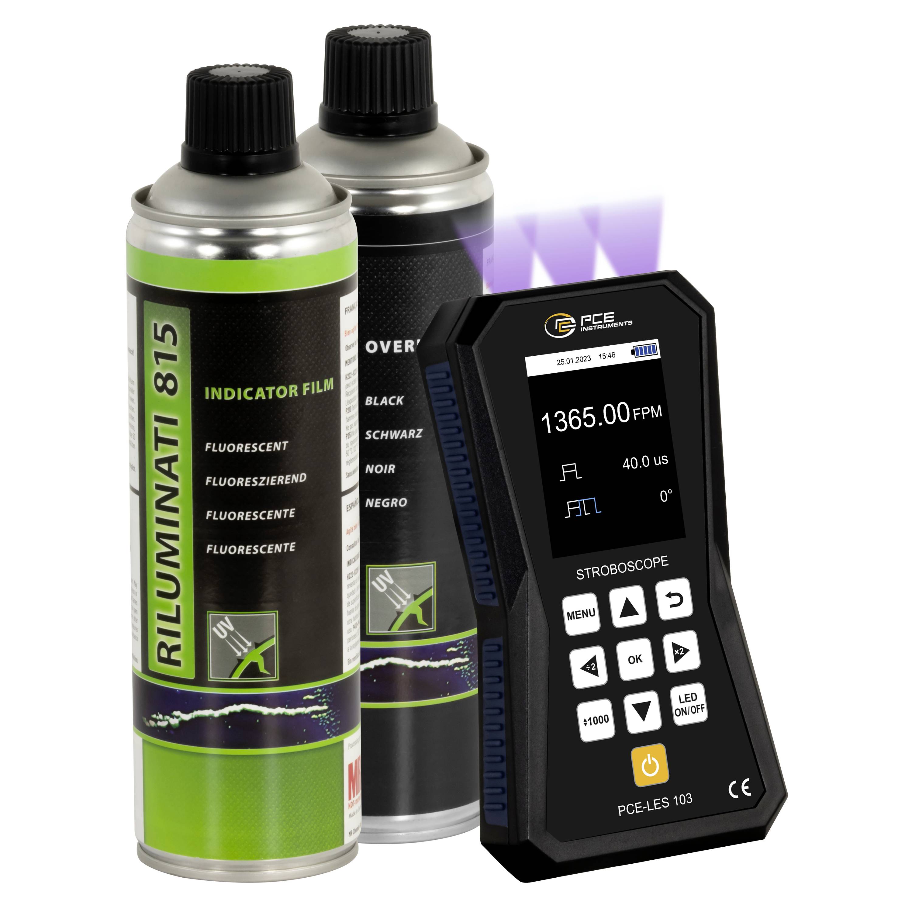 Twee spuitbussen met fluorescerend indicatorfilm en een handheld stroboscoopmeter naast elkaar op een witte achtergrond.