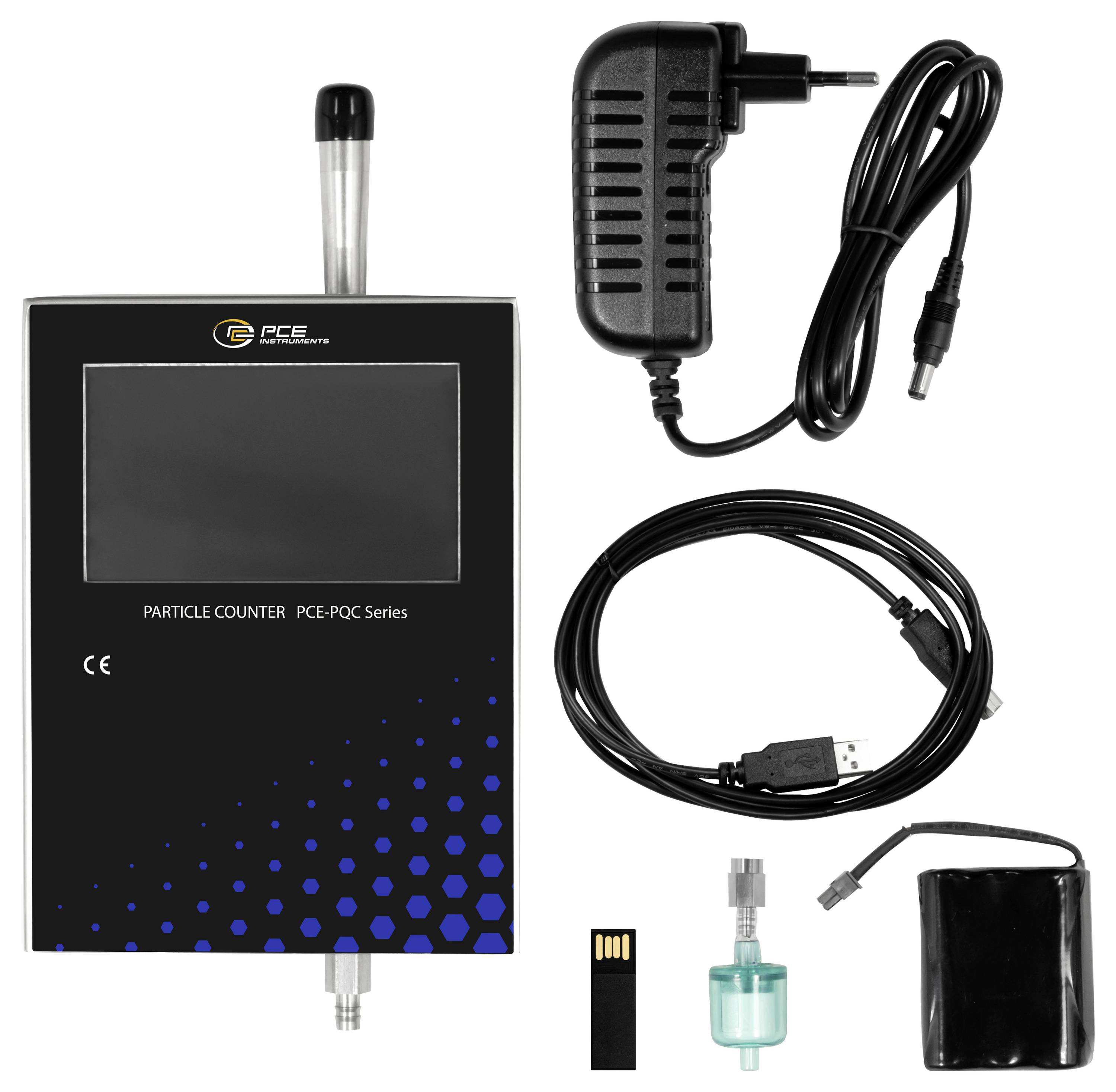 Deeltjesteller kit met handheld apparaat, stroomadapter, USB-kabel, sensor, batterijpak en accessoires op witte achtergrond.
