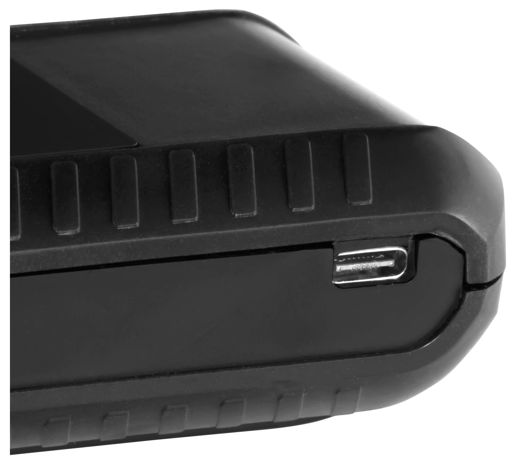Close-up van een zwarte draagbare powerbank met een USB-C oplaadpoort aan de zijkant.