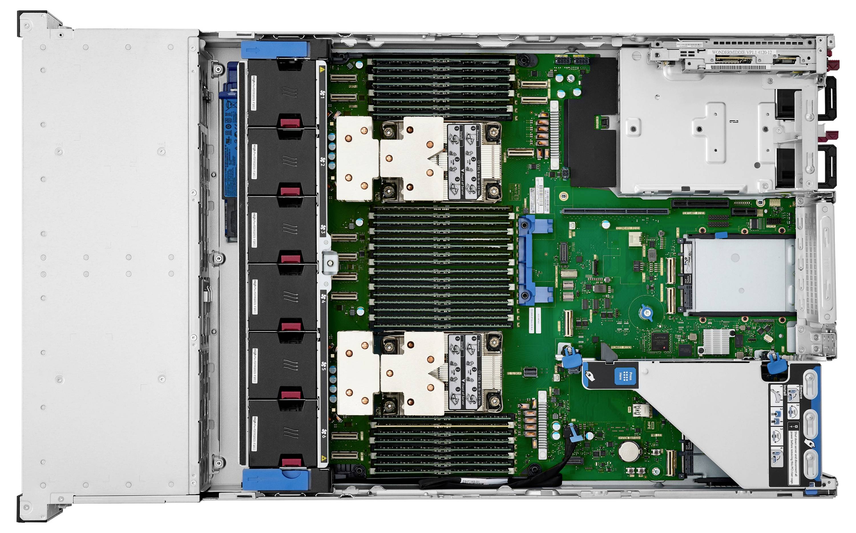 Bovenaanzicht van het binnenwerk van een computerserver, met dubbele processors, meerdere RAM-sleuven, printplaten en koelcomponenten.
