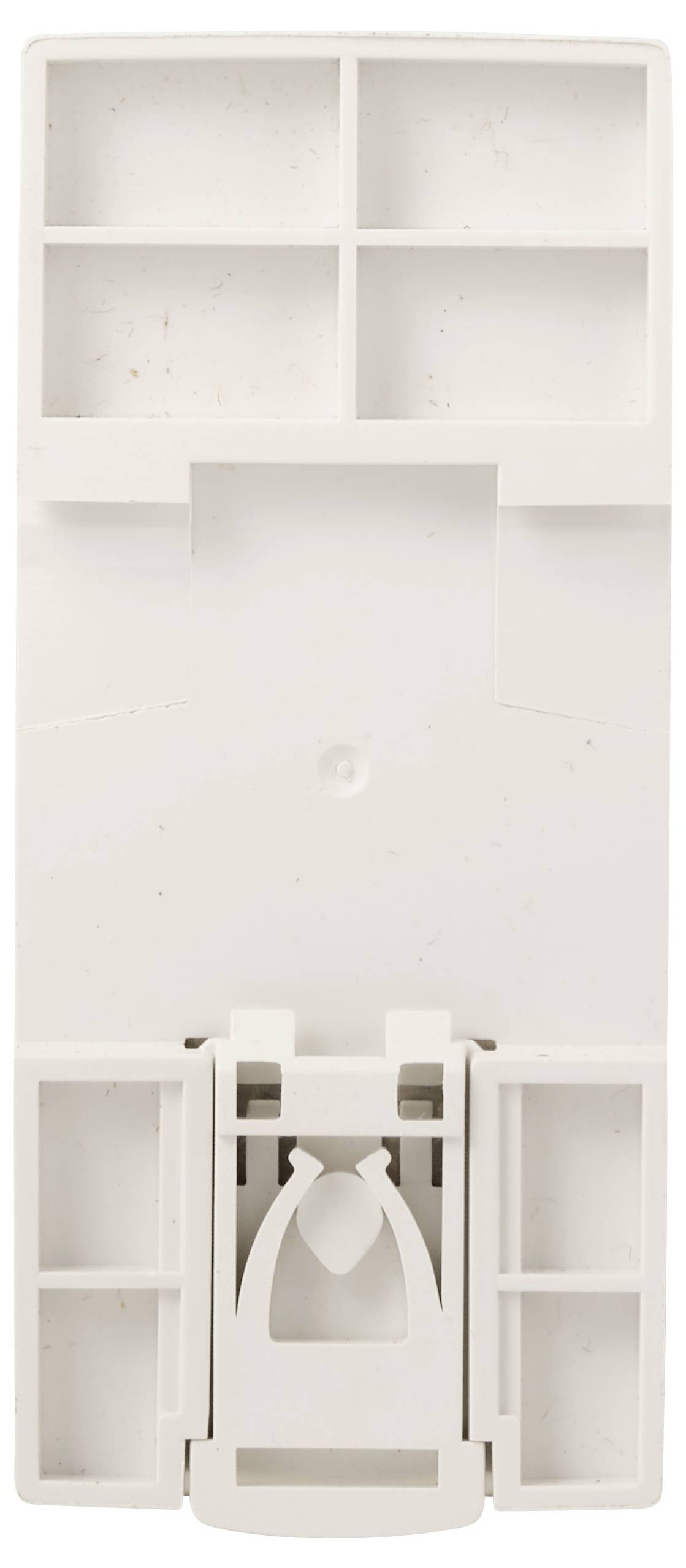 Witte kunststof elektronische bevestigingsbeugel met rechthoekige uitsnijdingen en een centrale veerclip op een effen achtergrond.