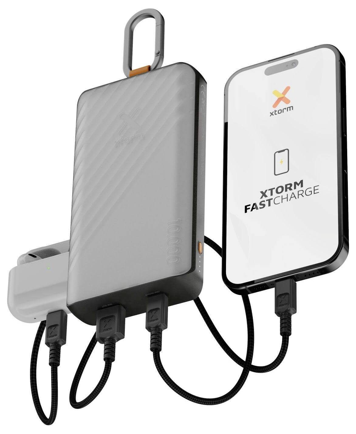 Een powerbank met drie aangesloten apparaten, die zijn multi-laad mogelijkheden aantoont. De apparaten omvatten een telefoon, een tablet en oordopjes.