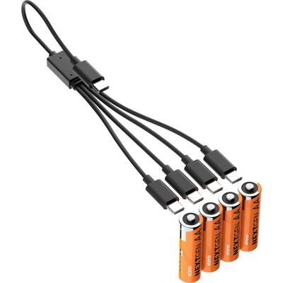 Vijf oranje AA-batterijen met het label 'NEXGEN' verbonden met USB-C-oplaadkabels, wat oplaadbare batterijtechnologie illustreert.