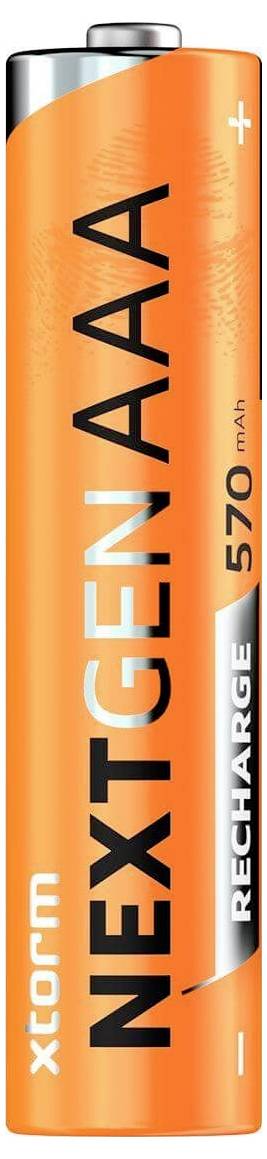 Een oranje AAA-batterij met het label 'Xtorm NEXTGEN AAA RECHARGE 570 mAh', met een positieve (+) aansluiting aan de bovenkant.