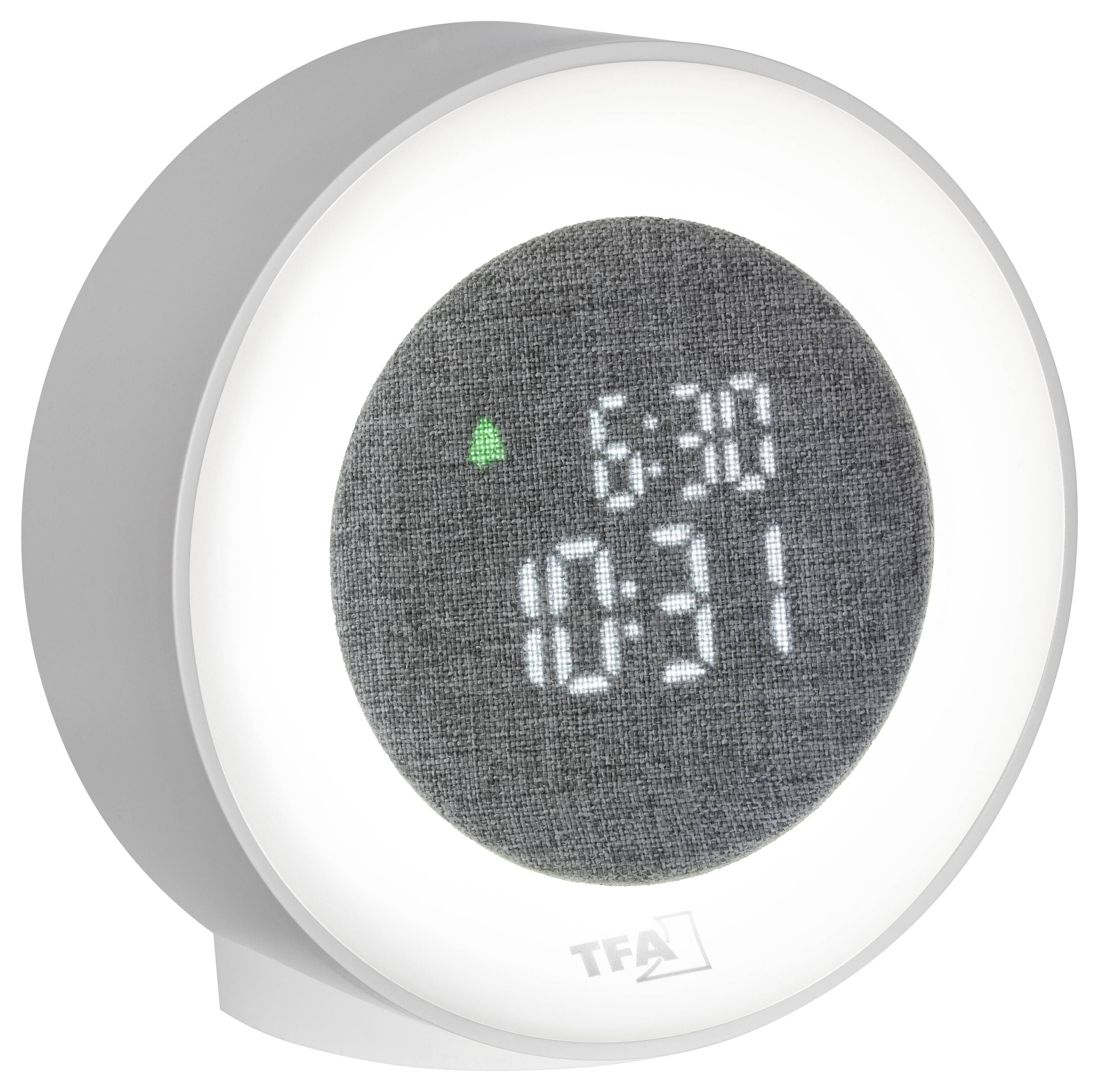 Een ronde digitale klok die de tijd '10:31' weergeeft en een wekker die is ingesteld op '6:30', met een stoffen getextureerde display en een minimalistisch ontwerp.