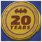 Een ronde embleem ter viering van 20 jaar 'Lego Batman' met een Vleermuis-symbool. De tekst luidt '20 Jaar', '2006 - 2026'.