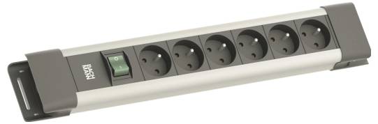 Een zeszwelkig stekkerdoos met een groene aan/uit-schakelaar gecentreerd tussen de stopcontacten, ontworpen voor het organiseren van meerdere elektrische stekkers.