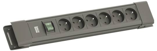 Een zwarte stekkerdoos met zes Europese stopcontacten en een groene aan/uit-schakelaar.