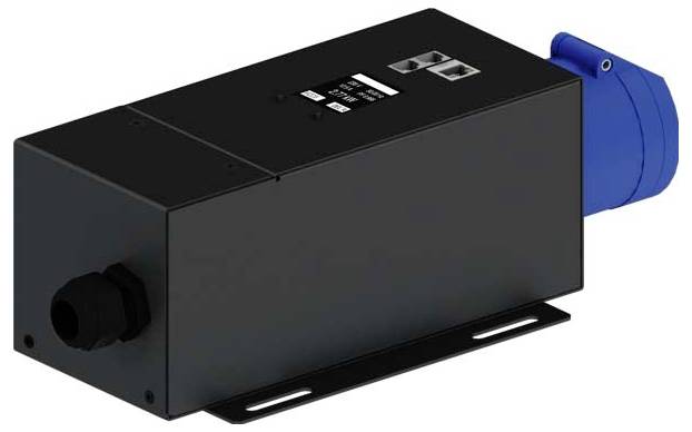 Een zwart rechthoekig elektrisch apparaat met een blauwe connector aan één uiteinde, voorzien van poorten en aansluitingen op het bovenoppervlak.