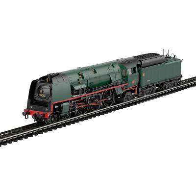Een gedetailleerd model van een groene stoomlocomotief op een stuk spoortrack, met indrukwekkend ontwerp en zichtbare wielen en motoronderdelen.