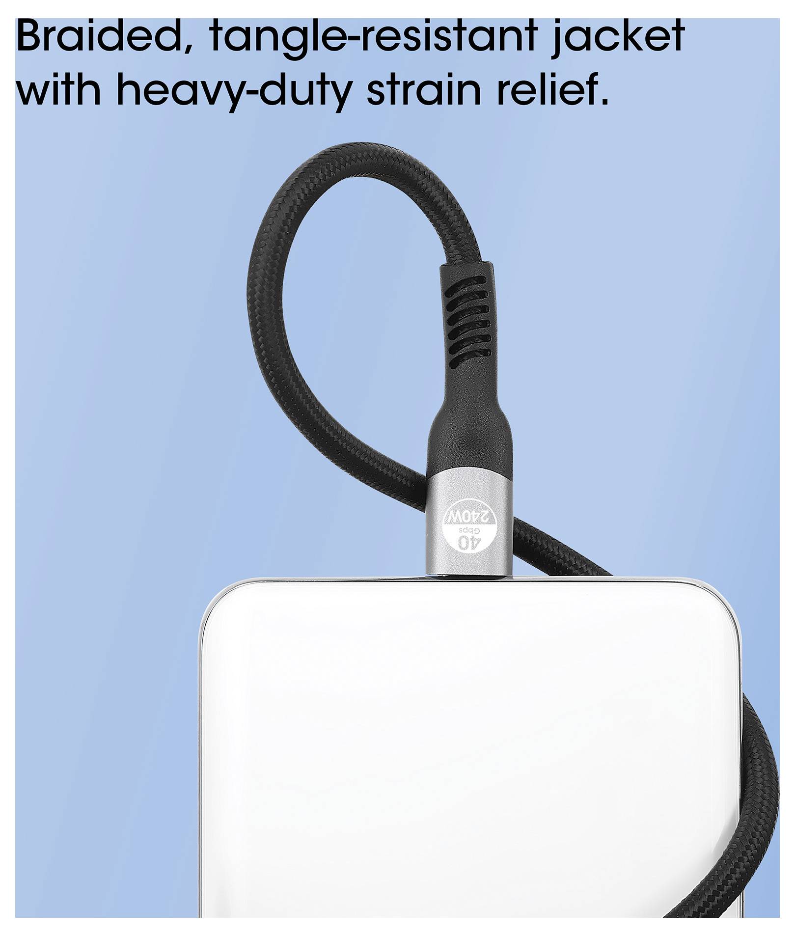 Een gevlochten kabel met spanningsontlasting is verbonden met een apparaat. De tekst luidt: 'Gevlochten, verwarmingsbestendig jasje met zware spanningsontlasting.'