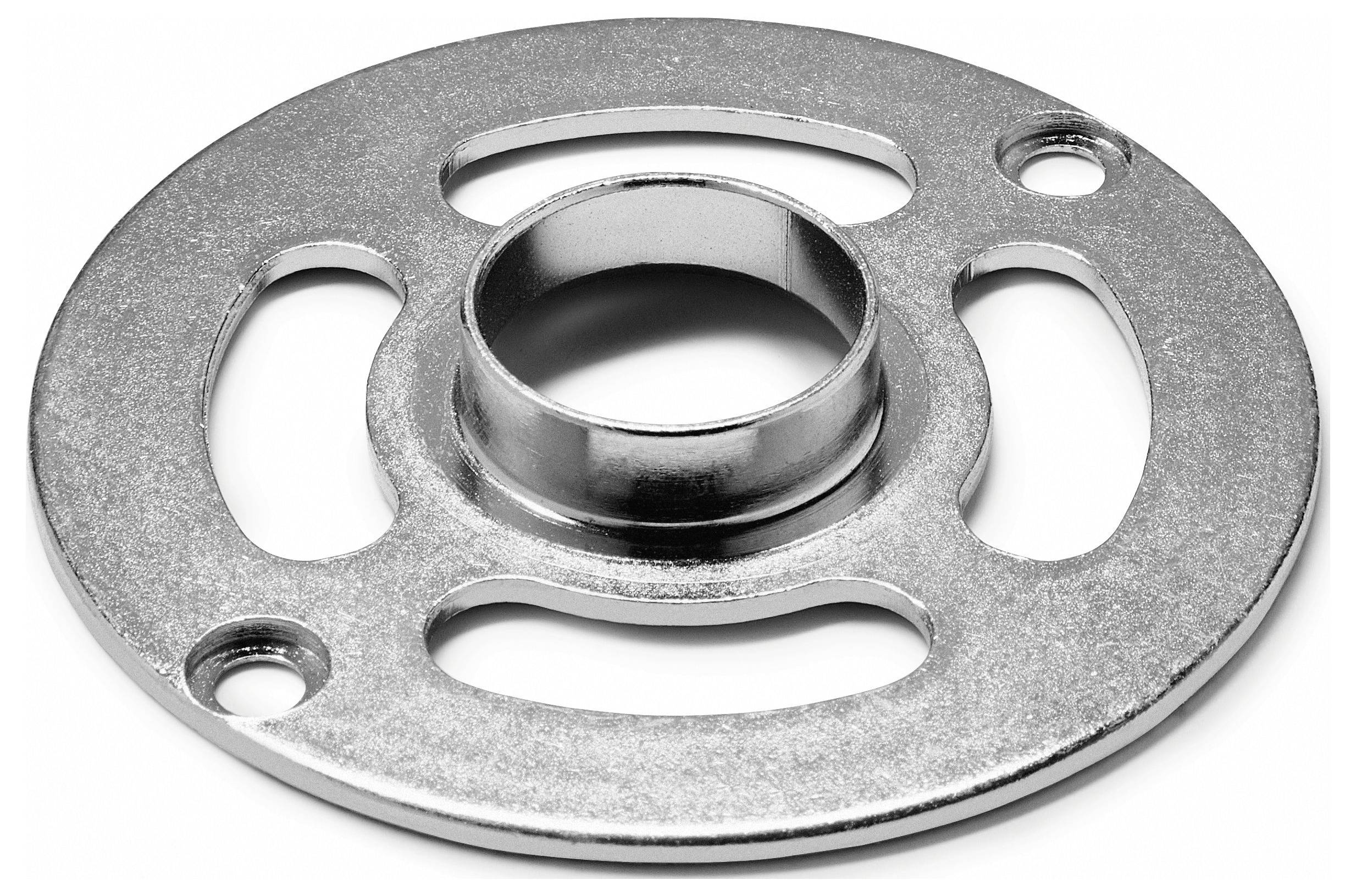 Een glanzende metalen flens met vijf uitsnijdingen en een centrale cilindrische opening, algemeen gebruikt in assemblages van industriële machines.