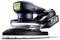 'Een close-up van een handheld elektrische schuurmachine met een groene powerknop. Het model is aan de zijkant gelabeld als Festool RTSC 400, 18V.'