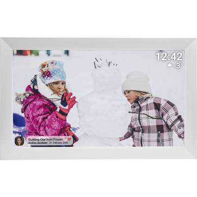 Twee kinderen in winterkleding bouwen buiten een sneeuwpop. Een digitaal display toont de tijd '12:42' en temperatuur '-3°C'.