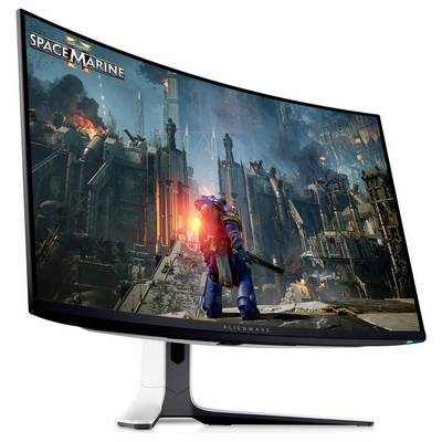 Gebogen Alienware-monitor die een actiefilter uit 'Space Marine' weergeeft met een personage dat een gloeiend wapen vasthoudt, ingesteld in een futuristische stadsgezicht.