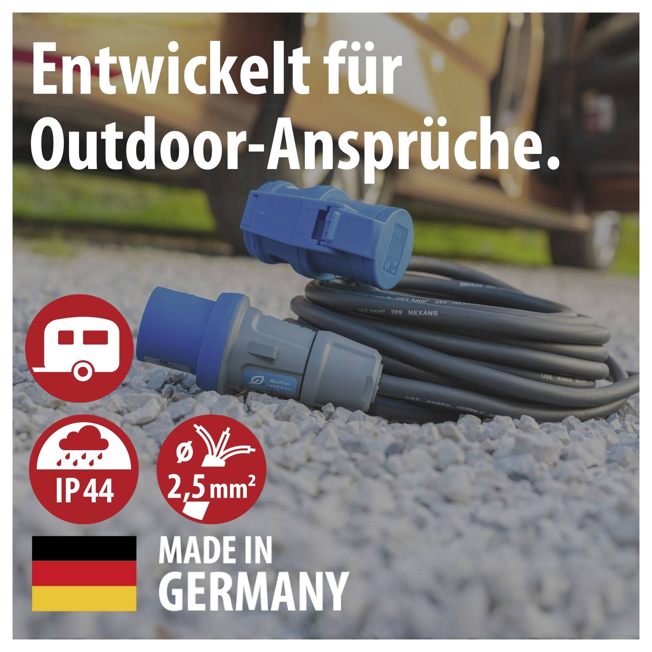 Advertentieafbeelding van een kabel met stekkers in grind; Tekst: 'Ontwikkeld voor buitenlandse eisen', 'IP44', '2,5 mm²', 'Made in Germany'.