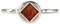 Zilveren ring met een centraal rood diamantvormig gemstone in een ronde zetting.