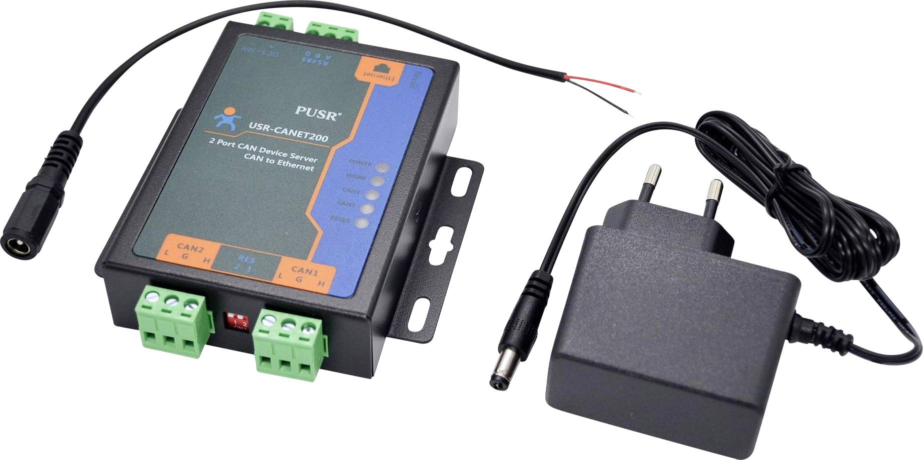 'Een USB-CANET2000-apparaatserver met kabels en een AC-adapter, gebruikt voor het verbinden van CAN-apparaten via een netwerk.'