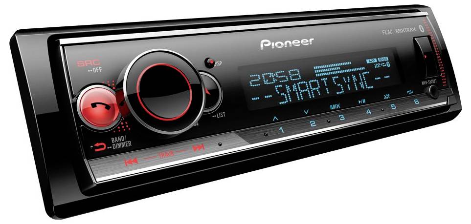 Een auto-stereo met digitaal display dat '20:58 SMARTSYNC' weergeeft, voorzien van knoppen voor volume, afstemming en verschillende audiofuncties.