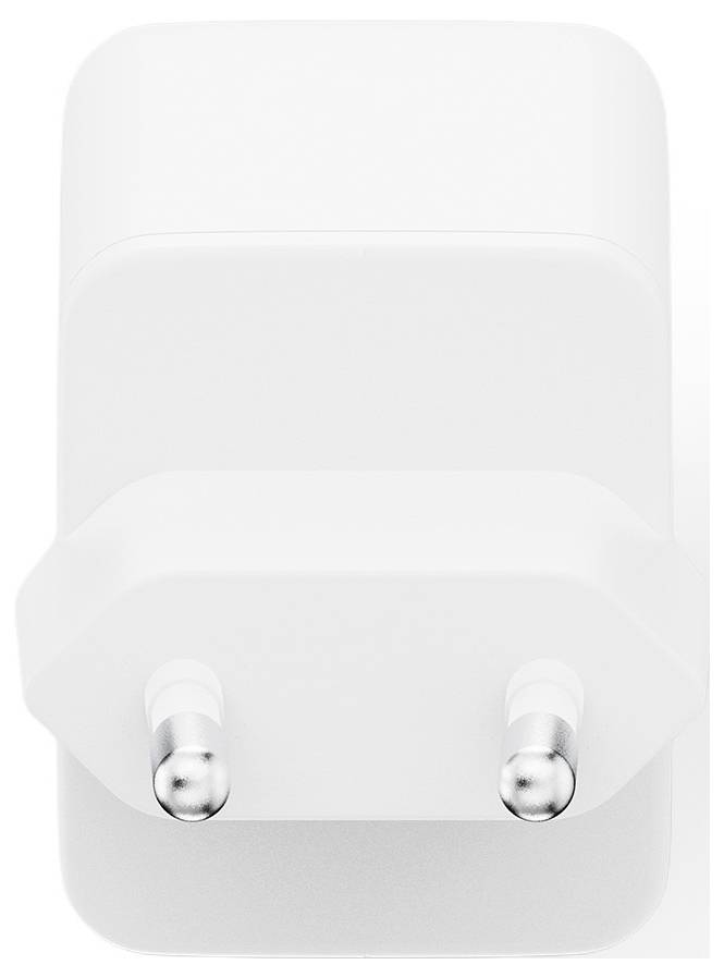 Witte elektrische stekkeradapter met twee metalen pennen, ontworpen voor gebruik met standaard stopcontacten.
