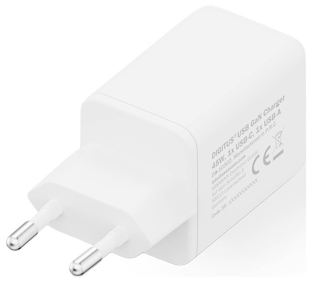 Een witte USB GaN-snelader met EU-stekker, voorzien van vier USB-A-poorten. Het etiket toont specificaties van 45W vermogenuitvoer en modeldetails.