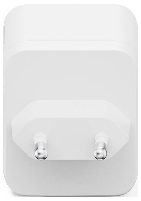 Een close-up van een witte elektrische stekkeradapter met twee ronde pennen, ontworpen voor gebruik met Europese-stijl stopcontacten.