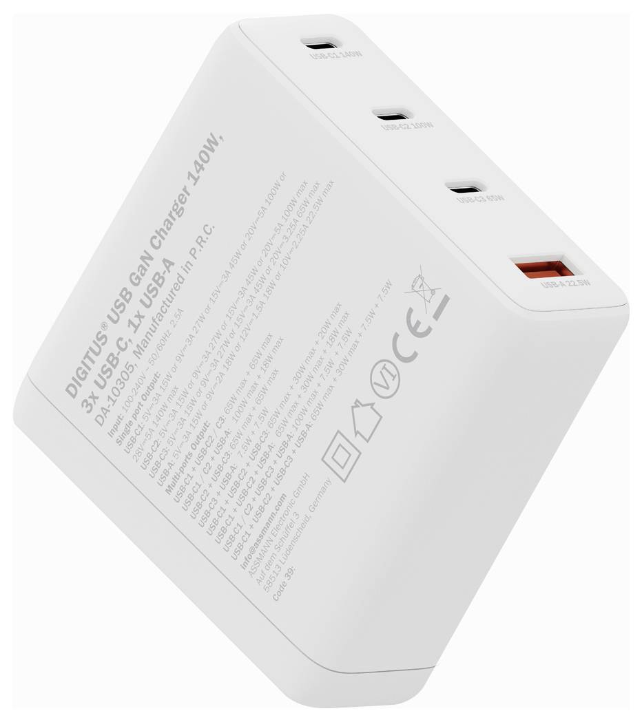 Een witte Digitus USB-C wandlader met drie USB-C-poorten en één USB-A-poort, gemarkeerd met '140W', met technische specificaties aan de zijkant.