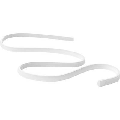 Een witte, flexibele, S-vormige rubberen strook op een witte achtergrond, mogelijk een afdichtingsring of afdichtingsstrip.