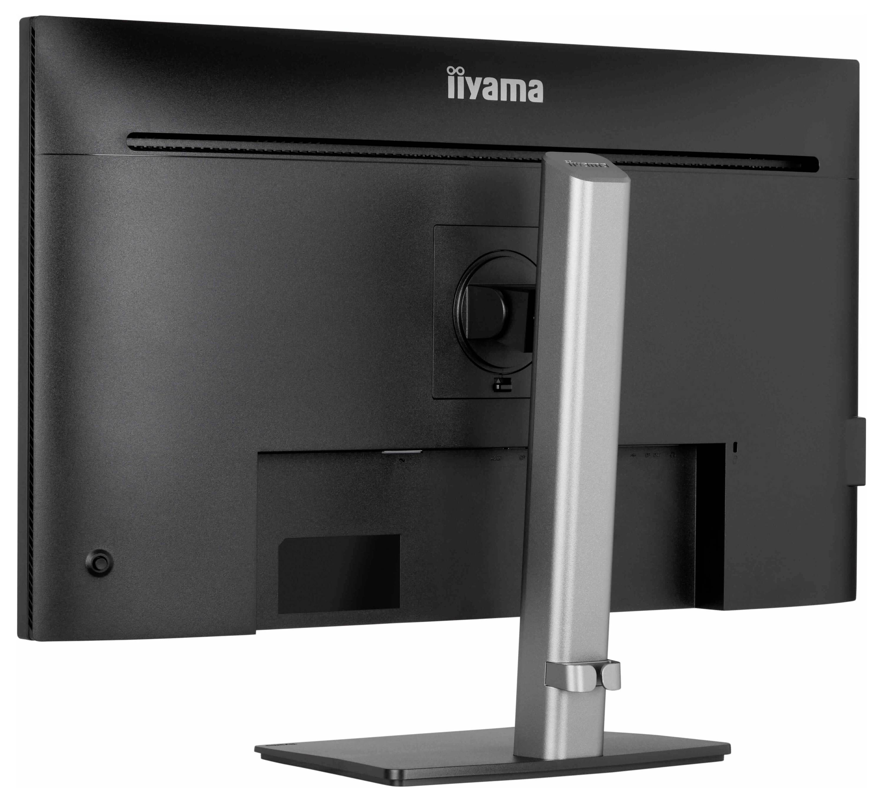 Een computerscherm van achteren bekeken, met een slank zwart ontwerp en een stevig grijs voetje. Het merk 'iiyama' is zichtbaar aan de bovenkant.