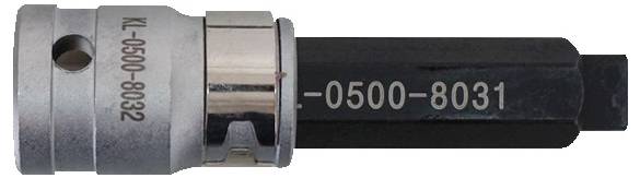 Een close-up van een metalen contactdoos of gereedschapsdeel met gegraveerde nummers 'KL-0500-8031'.