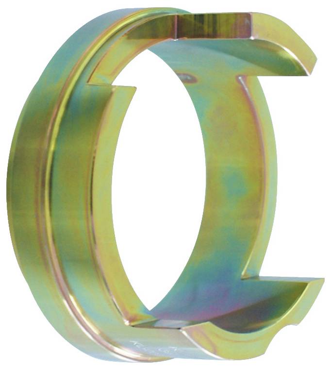 Een metalen ronde klem met een glimmend, iriserend oppervlak, voorzien van twee gebogen sleuven.