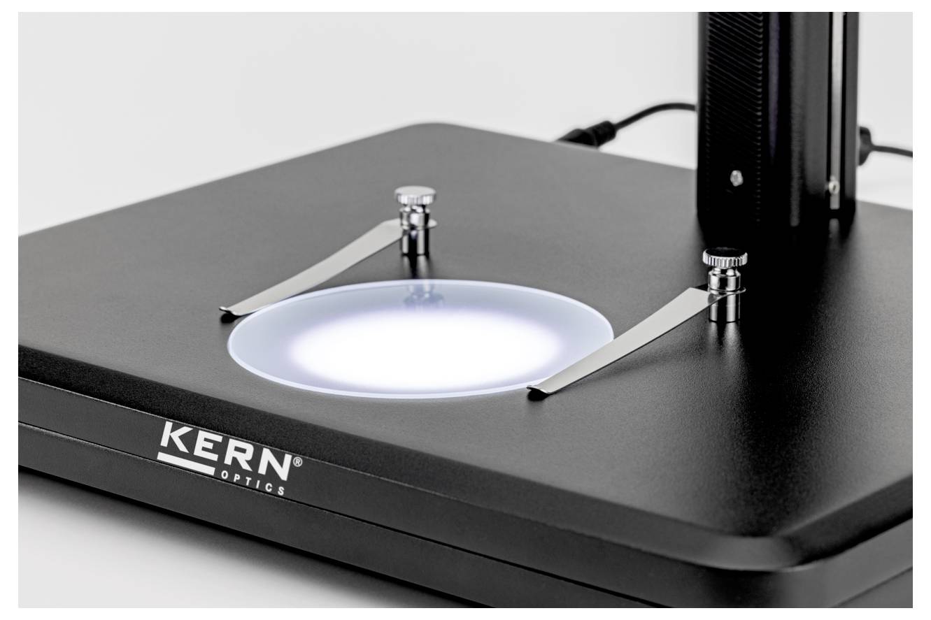 Een close-up van een KERN Optics-apparaat, met een verlicht circulair platform en twee verstelbare metalen armen, gebruikt voor nauwkeurige metingen.
