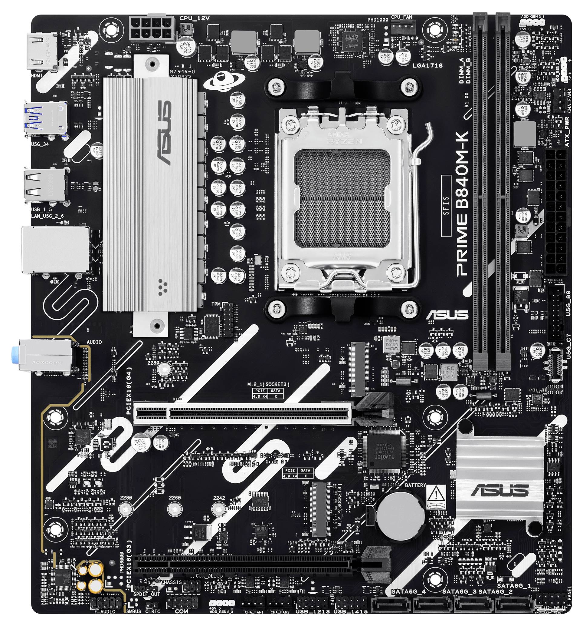 Een computermoederkaart met gelabelde slots en poorten, voorzien van CPU-socket, RAM-slots, verschillende connectoren en branding.