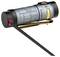 Een compacte grijs en zwarte zaklamp met 'Baton4' op de zijkant, voorzien van een gestructureerde grip en een gouden clip voor bevestiging.